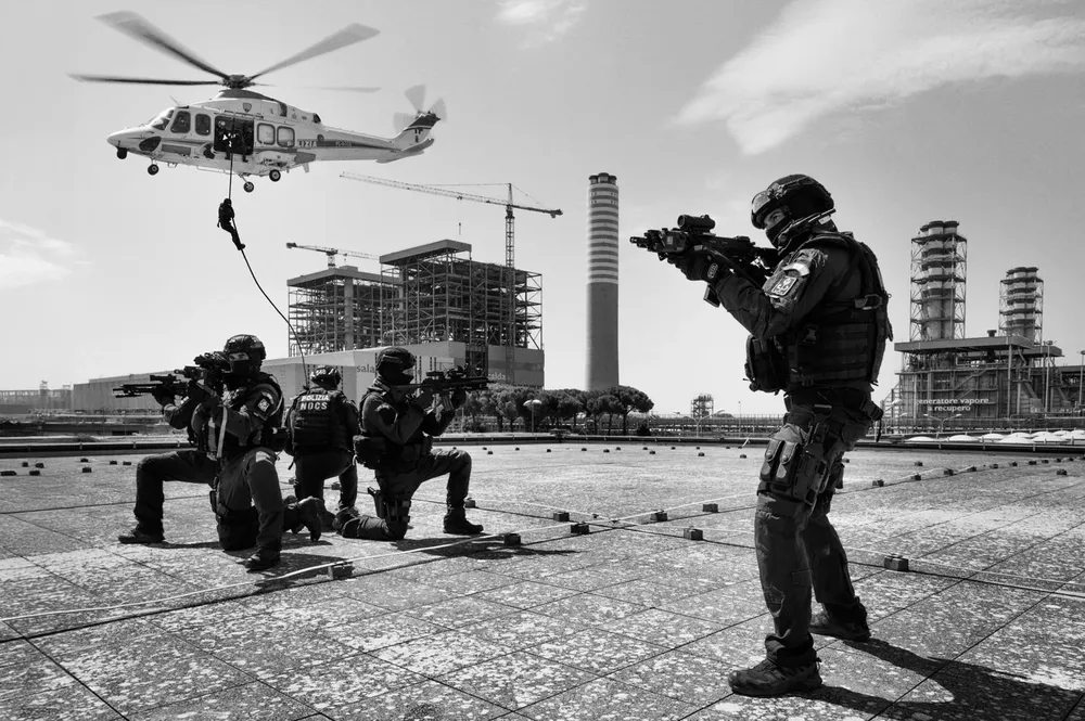 Police calendar 2025 — photograph by Eolo Perfido
