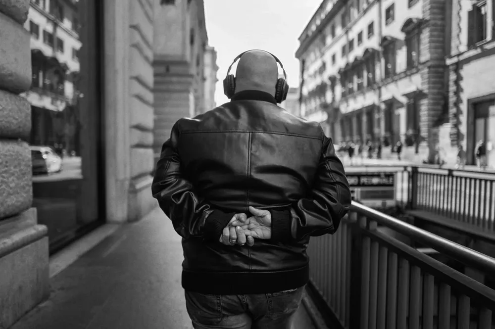 Street photography — photograph by Eolo Perfido