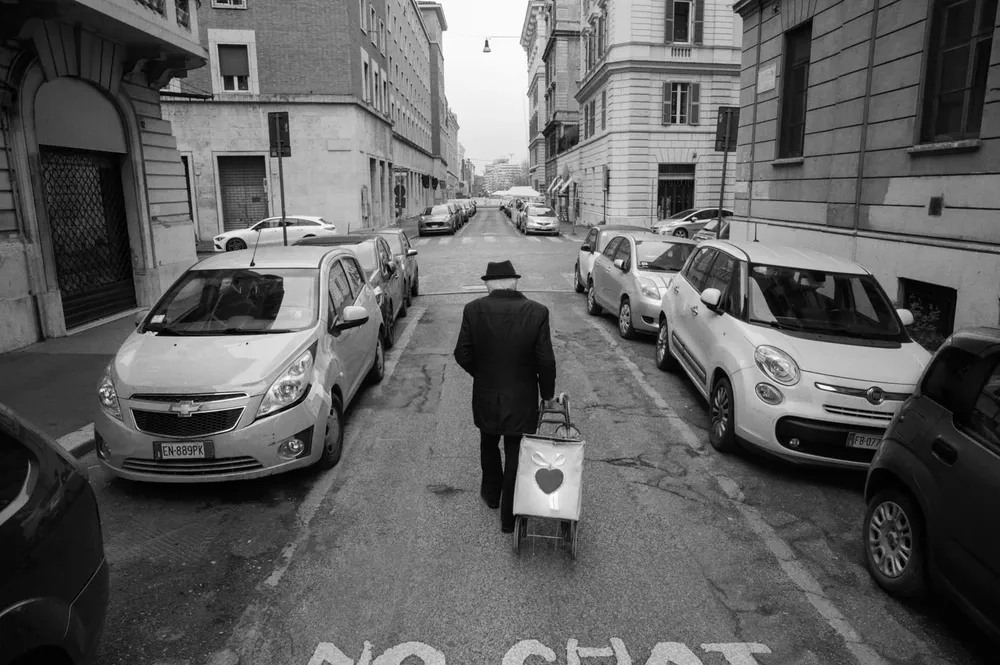 Street photography — photograph by Eolo Perfido