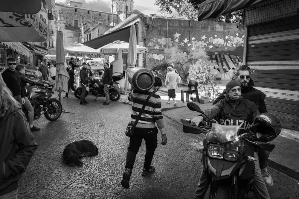Police calendar 2025 — photograph by Eolo Perfido