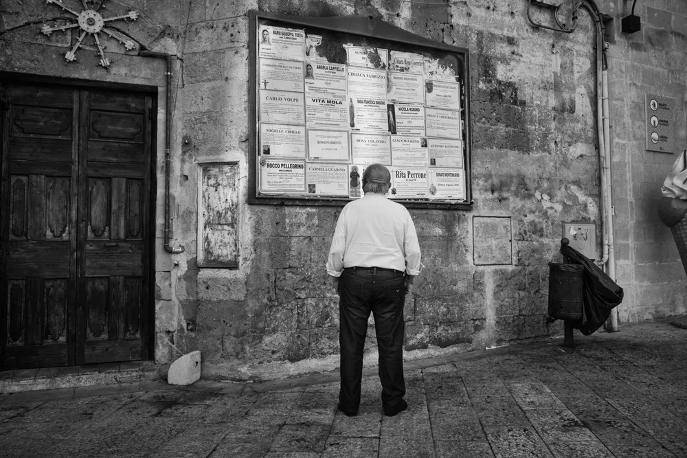 Street photography — photograph by Eolo Perfido