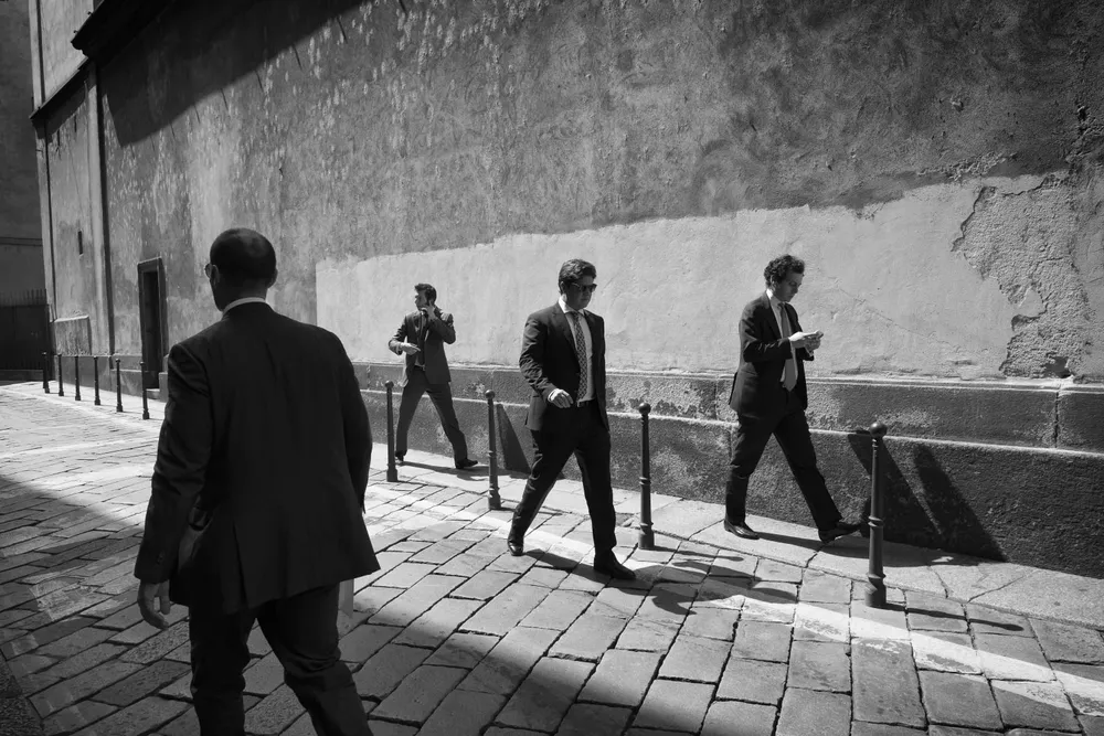 Online · One to one — photograph by Eolo Perfido