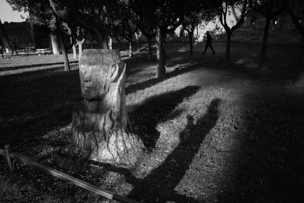 Street photography — photograph by Eolo Perfido