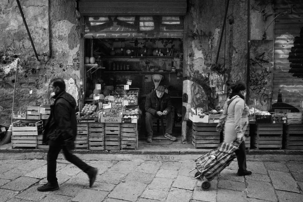 Street photography — photograph by Eolo Perfido