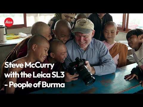 Steve McCurry shows a camera to a group in a Leica SL3 video thumbnail